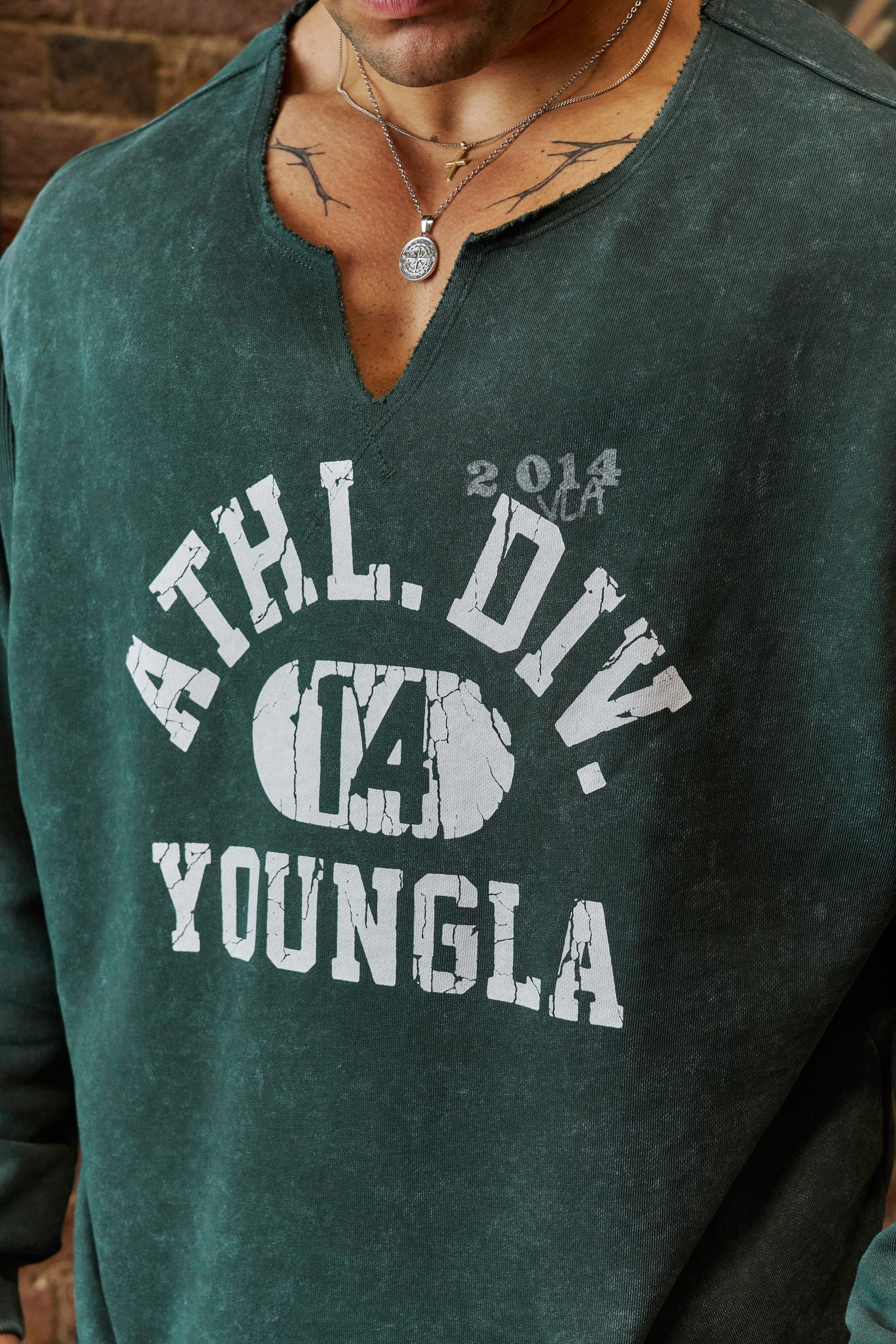 8098 - Golden Era Pump Cover Crewneck